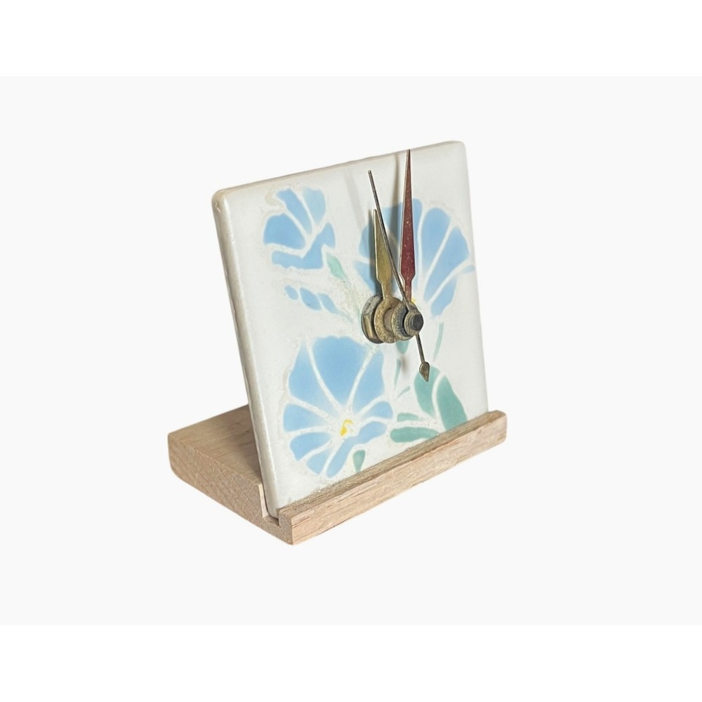 Vintage Betty‎ Company Analog White Painted Tile Desk Table Clock Plant Leaf USA